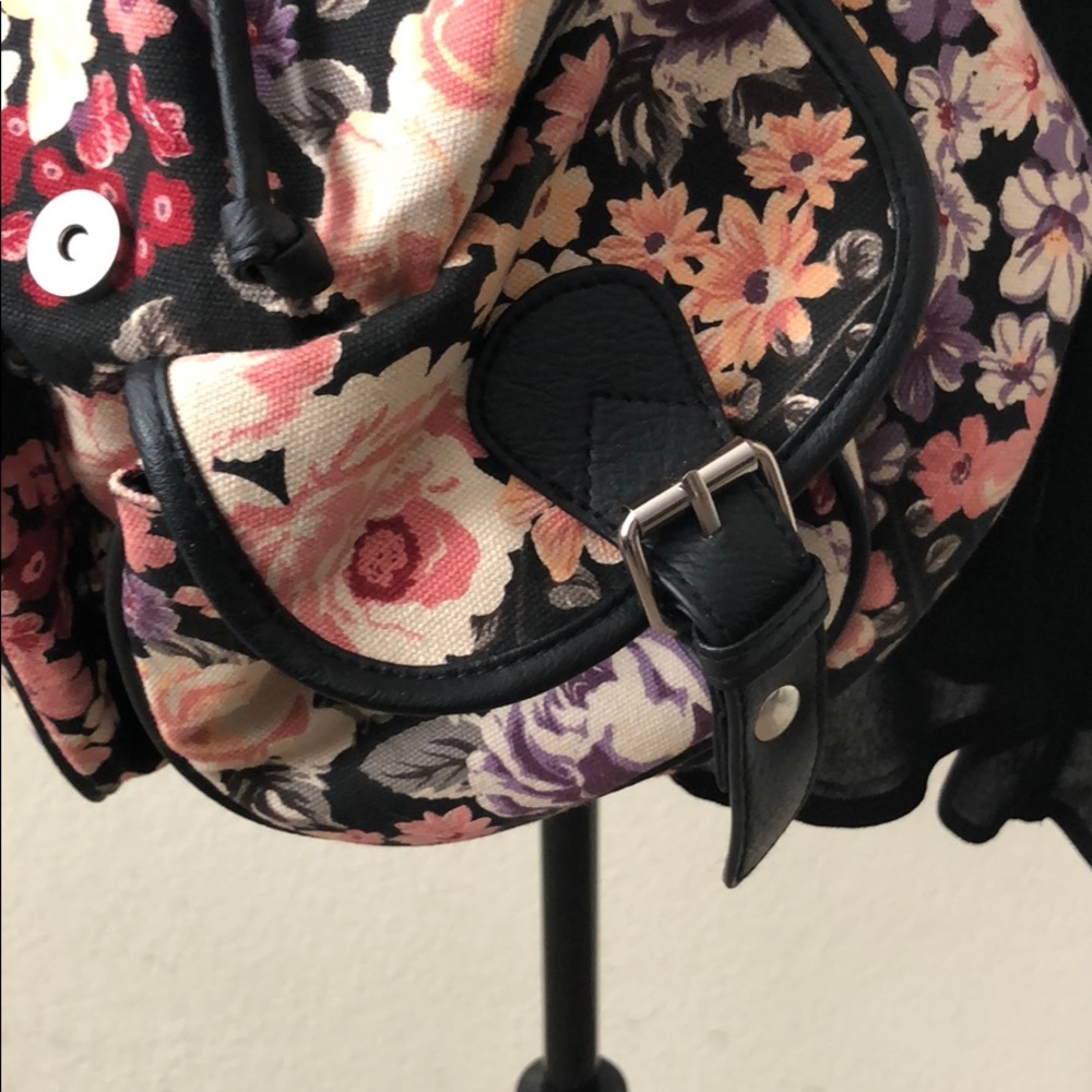 Floral Backback - Picture 4 of 6